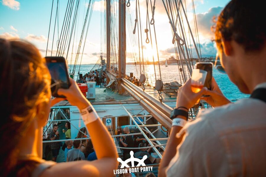 Lisbon: Sunset Boat Party with 2 Drinks and Free Club Entry - Finding Principe Perfeito at Cais da Rocha do Conde de Obidos