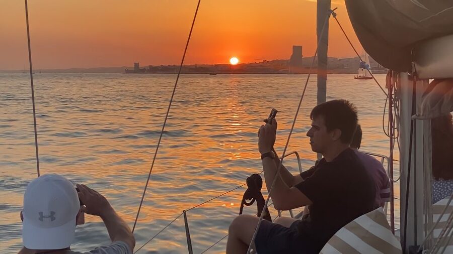 Lisbon: Sunset Cruise with Drinks - Under the 25 de Abril Bridge