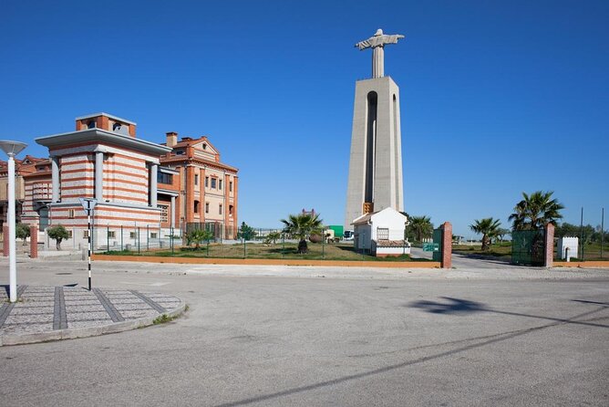 Lisbon: Sunset Cruise With Drinks on Spacious Yacht - Key points to know before you sail