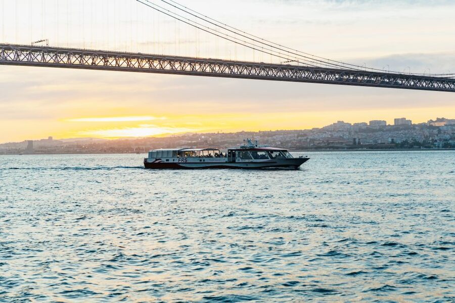 Lisbon: Sunset Cruise with Welcome Drink and Snacks - Key things to know before you go