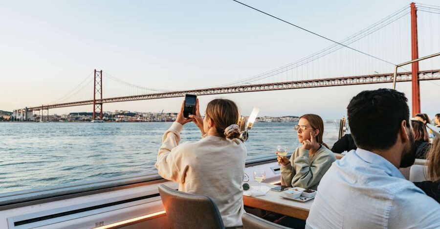 Lisbon: Sunset Cruise with Welcome Drink and Snacks - Why a Tagus sunset cruise works so well