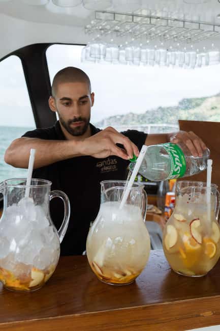 Lisbon: Sunset/Night Boat Party with Open Bar, Snacks & DJ - Practical tips for a better evening