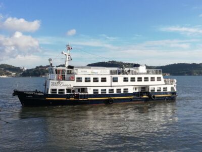 Tagus River Boat Tour with One Drink Included
