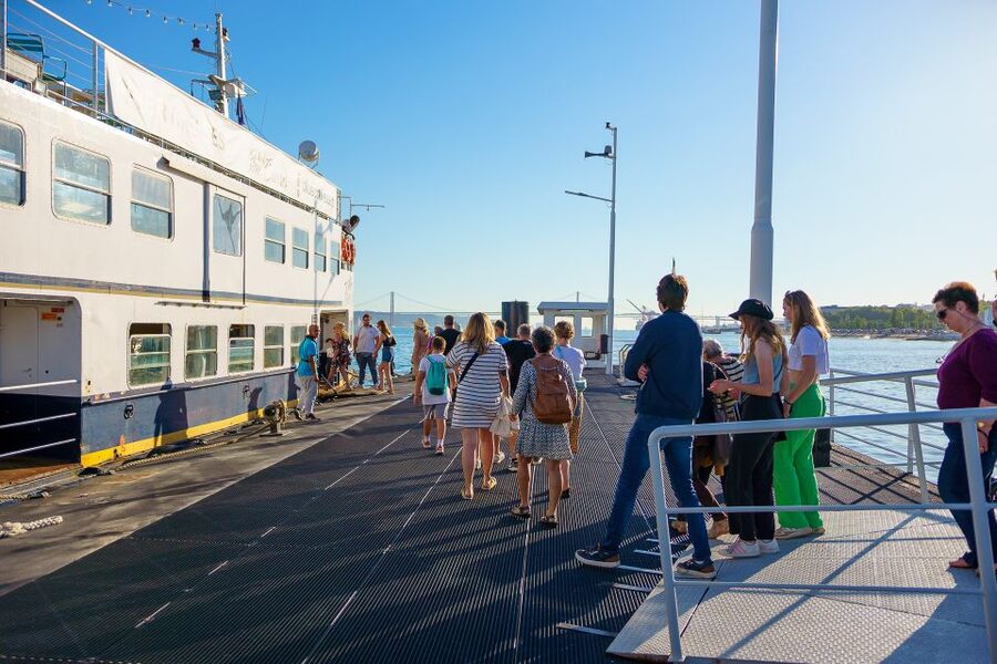 Lisbon: Tagus River Boat Tour with One Drink Included - What is included in your drink