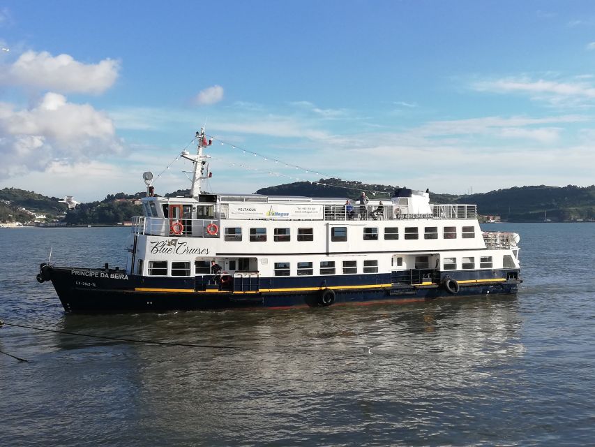 Lisbon: Tagus River Boat Tour with One Drink Included - Commerce Square and Alfama from the Tagus