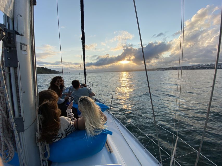 Lisbon: Tagus River Sunset Cruise with Drinks - Belém Tower and the Discoveries monument