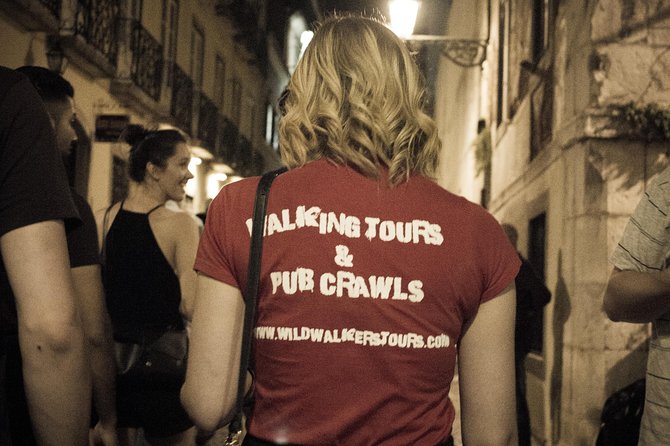Lisbon Wild Pub Crawl - Meeting Manu, Ana, Tiago, Mar, and Leticia
