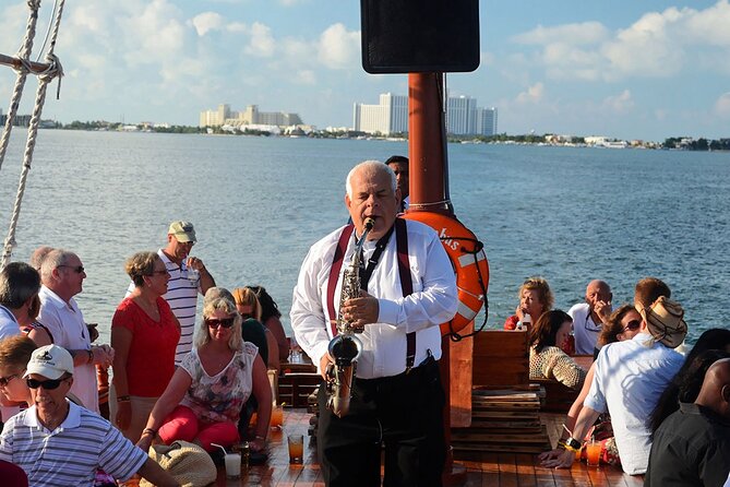 Live a Romantic Night Cruise Dinner at COLUMBUS (open bar included) - Setting sail from Marina Aquatours
