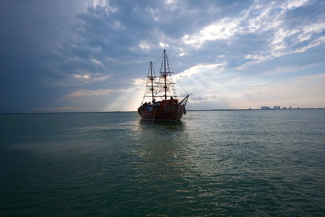 Live a Romantic Night Cruise Dinner at COLUMBUS (open bar included) - What the open bar adds to the value