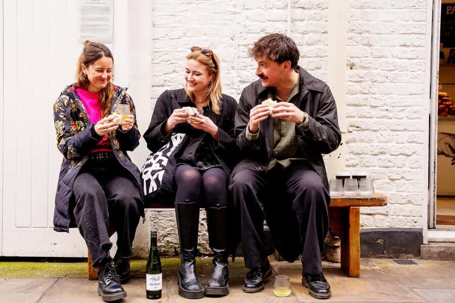 Local Foodie Adventure in London: 10+dishes, drinks and more - Starting near Crown and getting your bearings