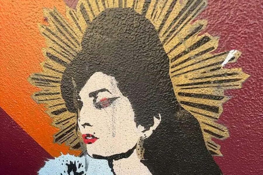 London: Amy Winehouse Bar Tour with Drinks and Snacks - Key points to know before booking