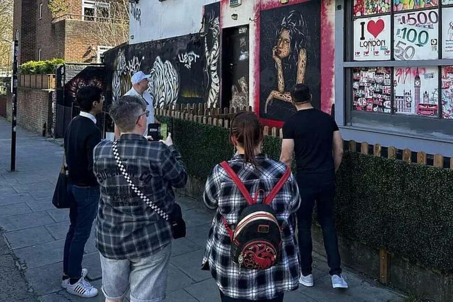 London: Amy Winehouse Bar Tour with Drinks and Snacks - Timing, walking, and practical comfort