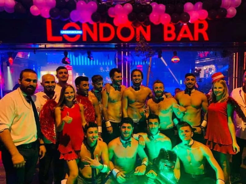 London Bar Meetup: Entry, Safe Original Drink & Transfer - The welcome drink and original alcohol promise