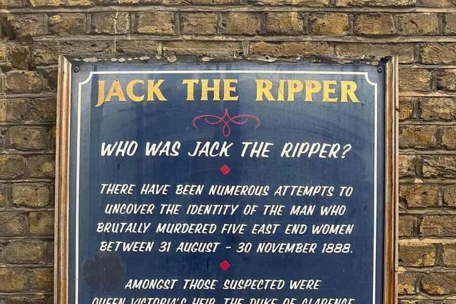London: Jack the Ripper Tour with Drinks - Starting at Altab Ali Park