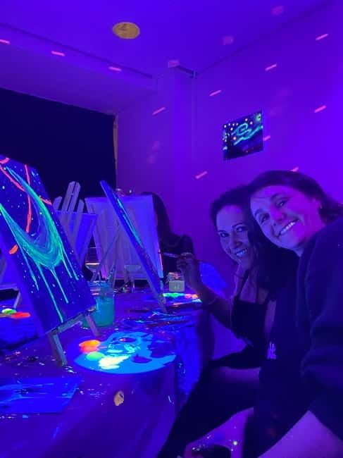 London: Paint and Sip in the Dark with Bottomless Drinks - Unlimited wine and non-alcoholic drinks