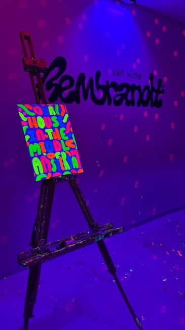 London: Paint and Sip in the Dark with Bottomless Drinks - Is $50 good value in London?