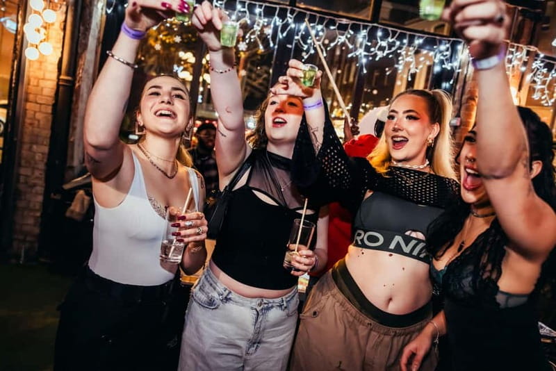 London Pub Crawl: Ultimate Central London Night Out - Why this West End pub crawl works