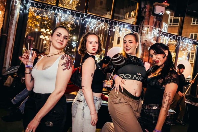 London Pub Crawl: Ultimate Central London Night Out - The hosts and the social side