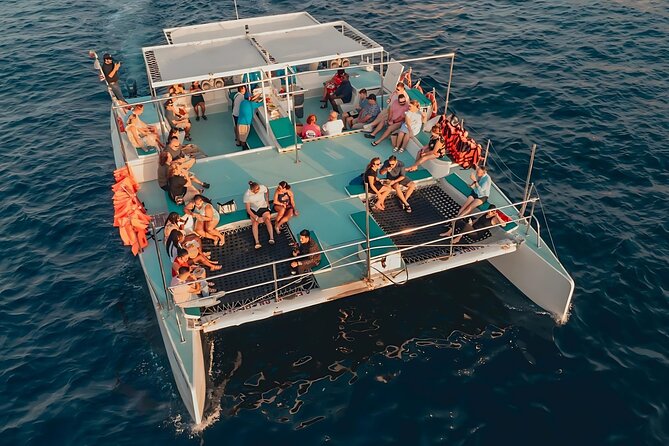 Los Cabos Catamaran Cruise with Open Bar & Light Snack - A Cabo coastline cruise with the Arch as the main event