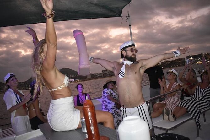 Los Cabos Catamaran: Iconic Sunset Cruise with Drinks & DJ - What the National Open Bar means for value