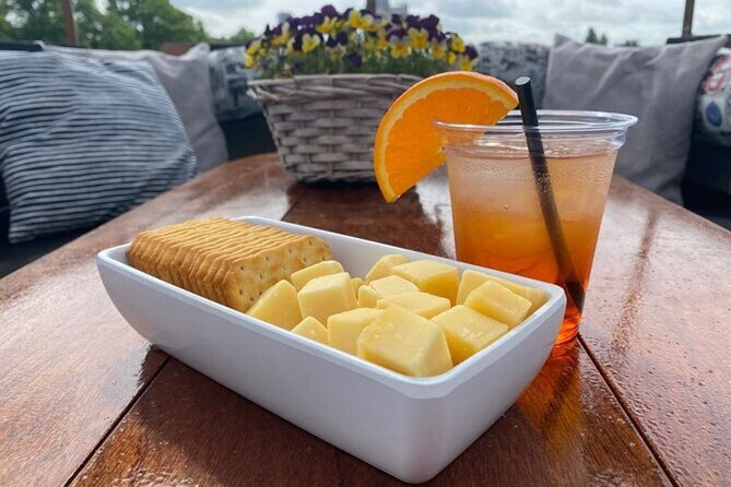 Luxury Amsterdam Canal Cruise – Unlimited Cocktails Included (1H) - Merchant houses and Amsterdam’s Golden Age