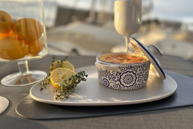 Luxury Catamaran Cruise, Dia Island –Open Bar & Lunch -Top Rated! - Who will enjoy this catamaran cruise?