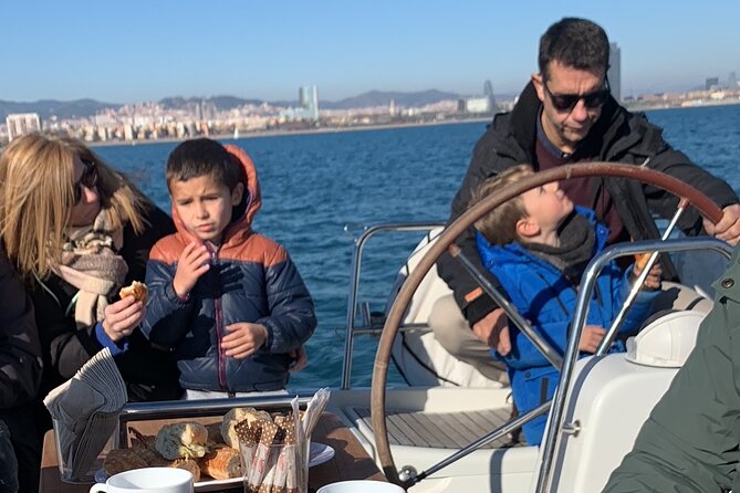 Luxury sailboat ride with drinks and aperitif-Small Groups - A calm way to see Barcelona from Port Olimpic