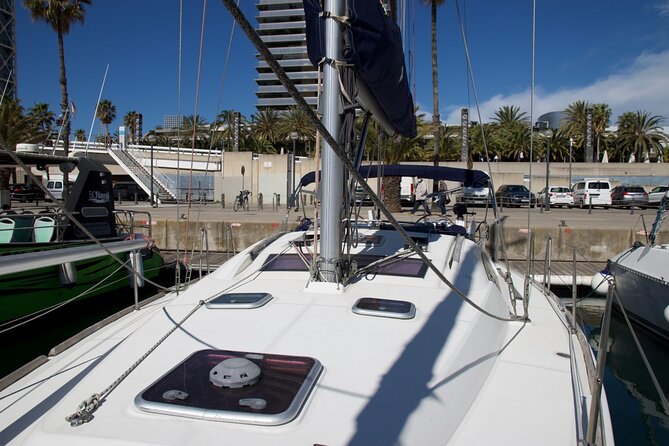 Luxury sailboat ride with drinks and aperitif-Small Groups - The city skyline from the Mediterranean