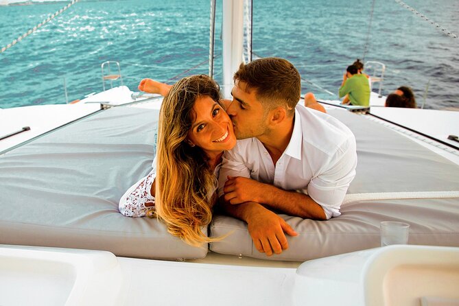Luxury Sunset Sailing Cruise in Cancun with Light Dinner and Open Bar - Setting sail for Cancun’s best evening view