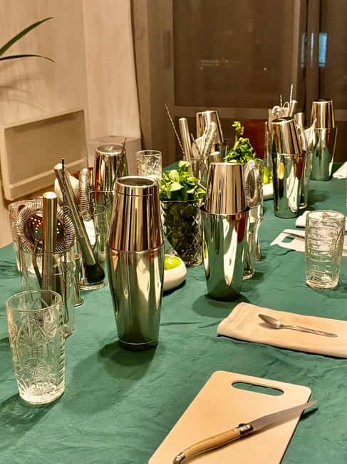 Lyon: Cocktail workshop in your home - Quality ingredients and a professional feel