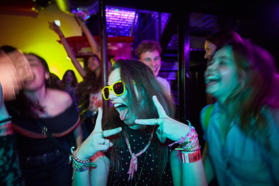 Lyon: Riviera Bar Crawl Party with Free Shots and Vip Entry - Moving through the pubs