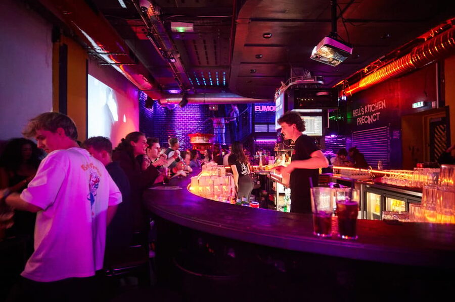 Lyon: Riviera Bar Crawl Party with Free Shots and Vip Entry - The final club and the 2 a.m. finish