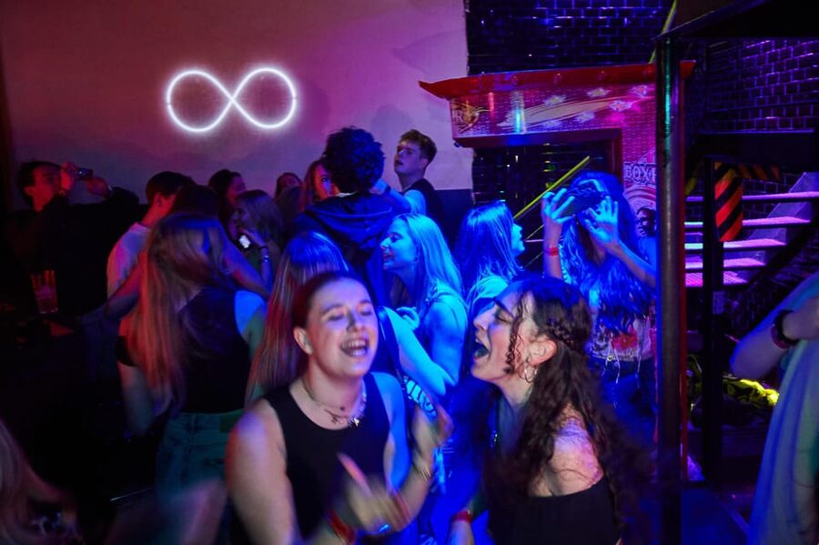 Lyon: Riviera Bar Crawl Party with Free Shots and Vip Entry - What the $23 price really covers