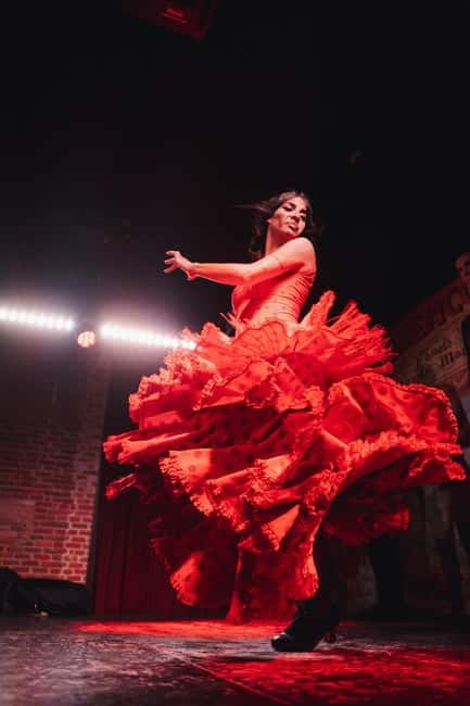 Madrid: Authentic Flamenco at Flamenco de Leones with drink - Choosing between a drink, tapas, and dinner
