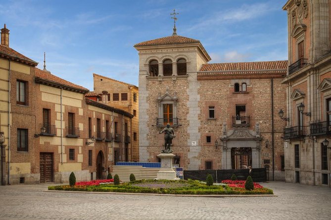 Madrid by Night: Tapas Crawl, Local Drinks & Hidden Gems - Key points to know before booking
