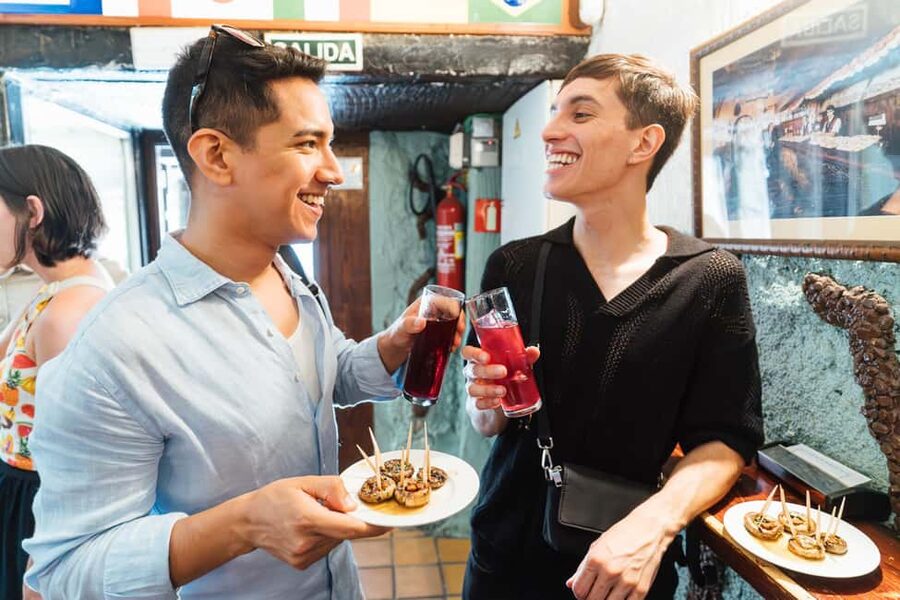 Madrid: Food Walking Tour with Drink and Local Guide - Four stops, four chances to taste Madrid