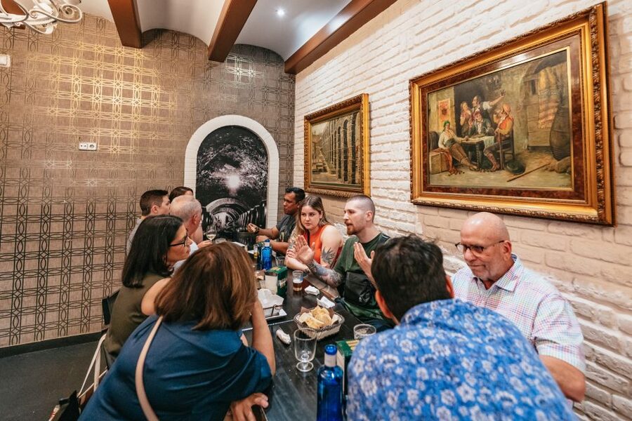 Madrid: Food & Wine Tour with 10 Tapas & 4 Drinks Included - Should you book it?