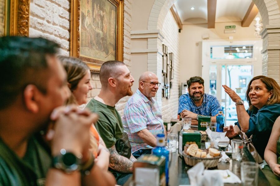 Madrid: Food & Wine Tour with 10 Tapas & 4 Drinks Included - Four drinks, four chances to taste Madrid
