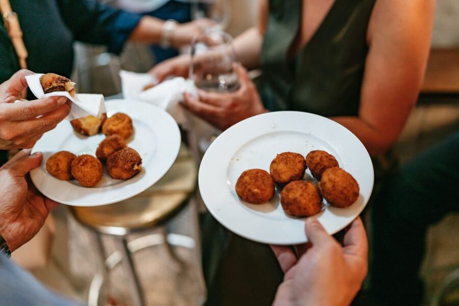 Madrid: Food & Wine Tour with 10 Tapas & 4 Drinks Included - A social evening with little walking