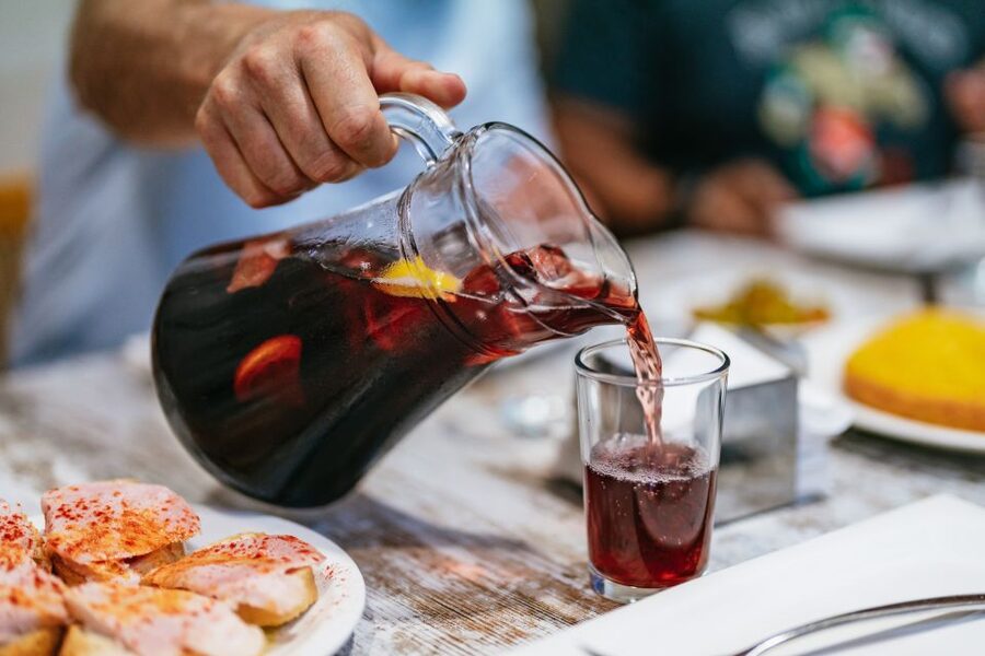 Madrid: Food & Wine Tour with 10 Tapas & 4 Drinks Included - A practical way to plan your evening