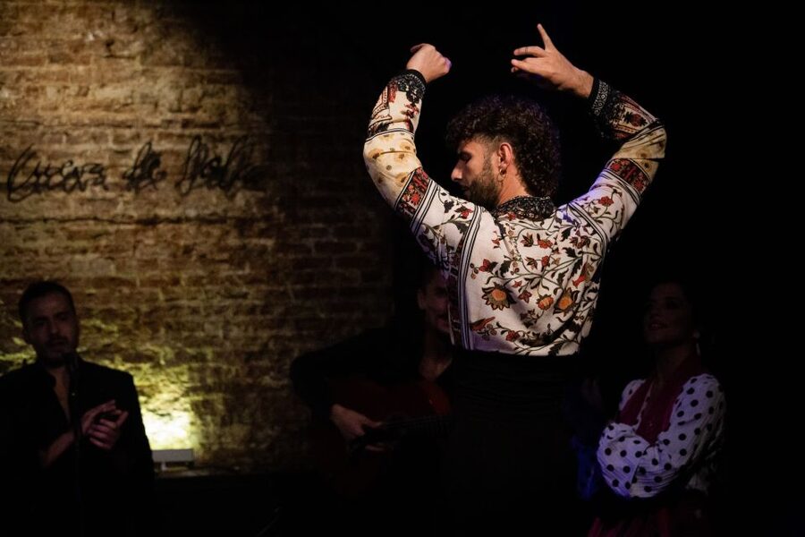 Madrid: La Cueva de Lola Flamenco Show Tickets with Drink - Booking advice for the best evening