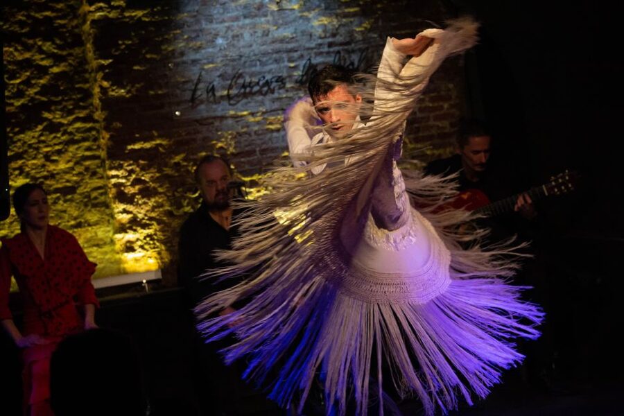 Madrid: La Cueva de Lola Flamenco Show Tickets with Drink - Why the cave matters at La Cueva de Lola