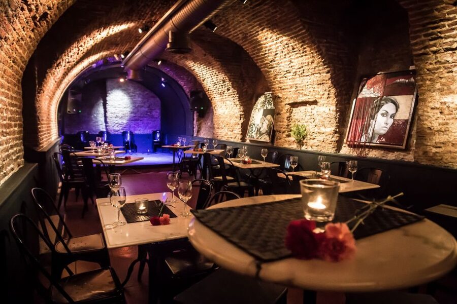 Madrid: La Cueva de Lola Flamenco Show Tickets with Drink - Seating and sightlines at a small venue