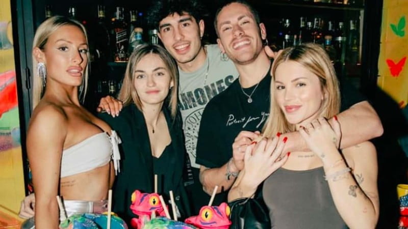 Madrid: Pub Crawl | Free shot & Free Club entry - A late start at Commo on Calle de Espoz y Mina