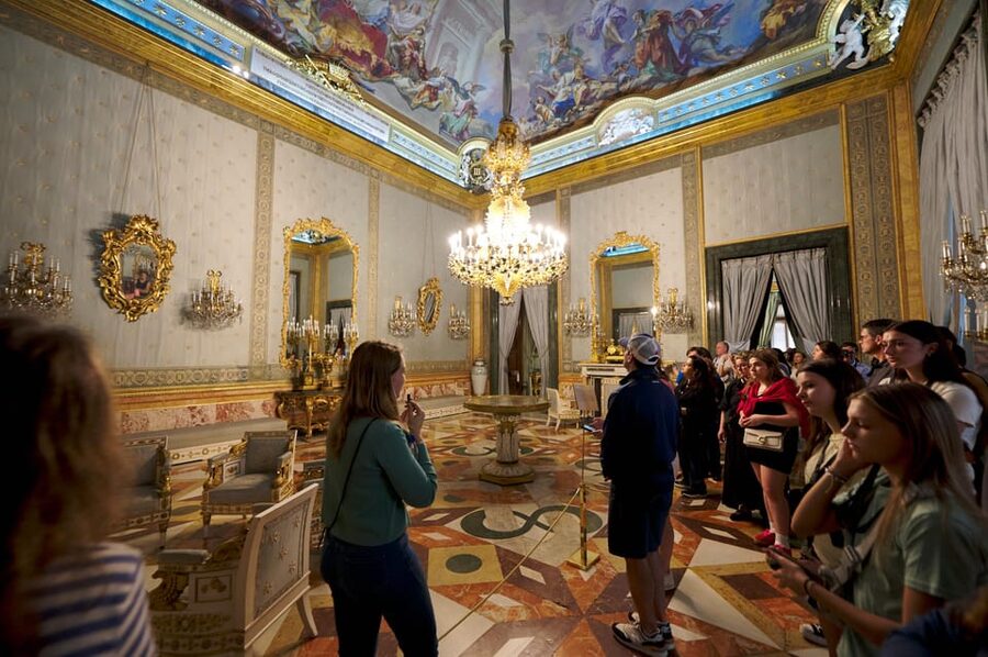 Madrid: Royal Palace Tour, Flamenco Show, & Tapas with Drink - Flamenco at Torres Bermejas