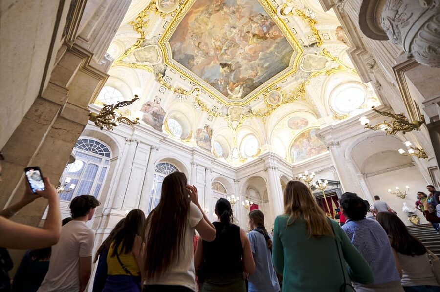 Madrid: Royal Palace Tour, Flamenco Show, & Tapas with Drink - Should you book the Royal Palace and flamenco package?