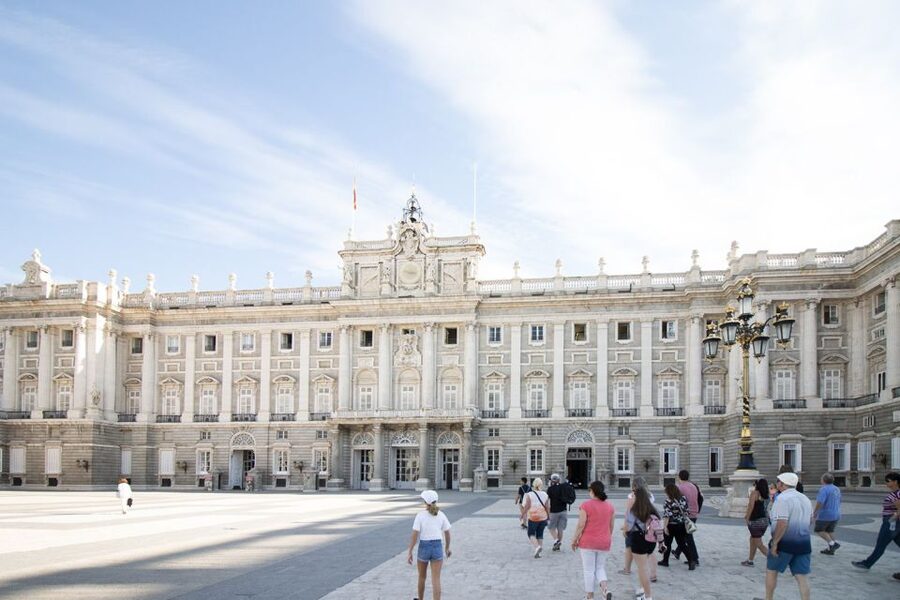 Madrid: Royal Palace Tour, Flamenco Show, & Tapas with Drink - Inside Madrid’s 18th-century palace