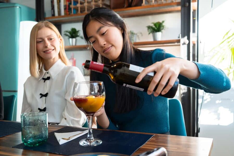 Madrid: Spanish Cocktail Workshop - Sangria, Tinto de Verano & Calimocho - What the 90 minutes feel like