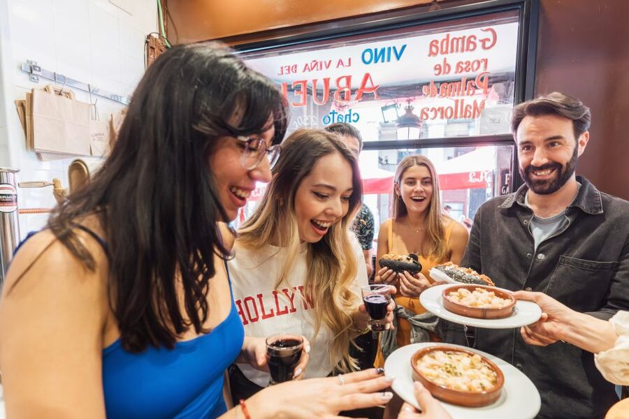 Madrid: Tapas Food Tour with Drinks and Food - The social side of the experience