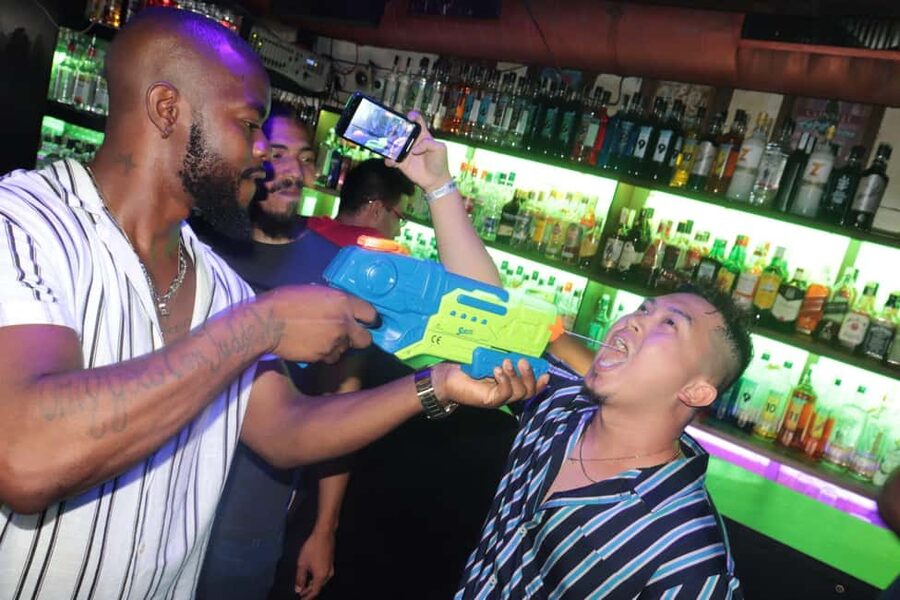 Madrid: Top Pub Crawl with Drinks and Free Nightclub Entry - Key points at a glance